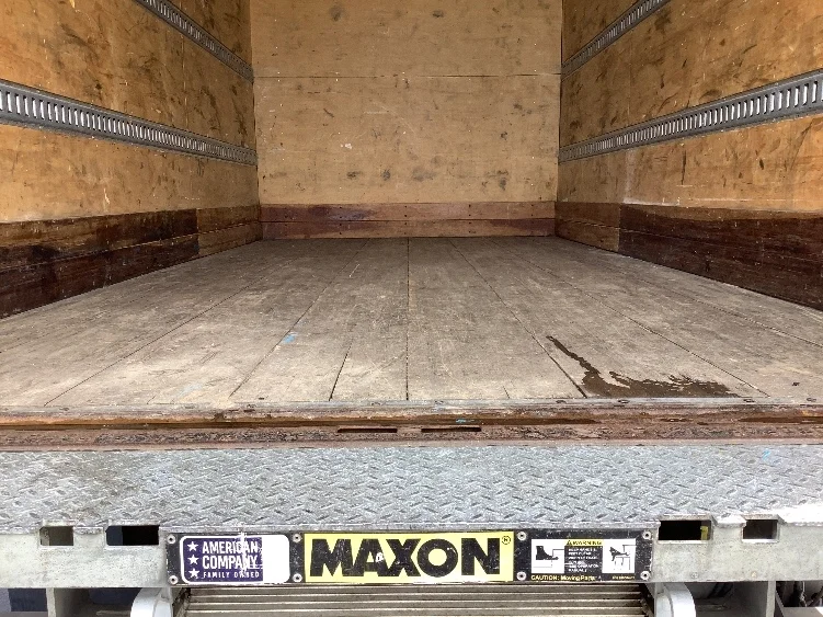 2020 Hino 268 in Kent, WA — photo 10