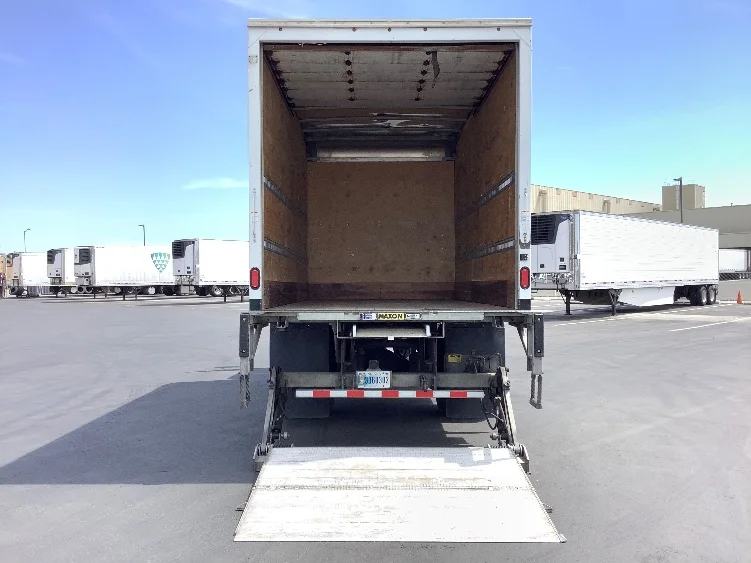 2020 Hino 268 in Kent, WA — photo 9
