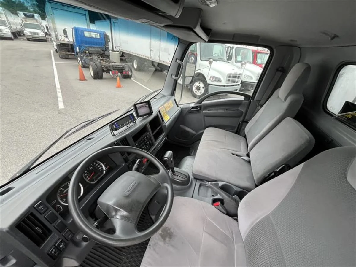 2019 Isuzu NRR in Beltsville, MD — photo 8