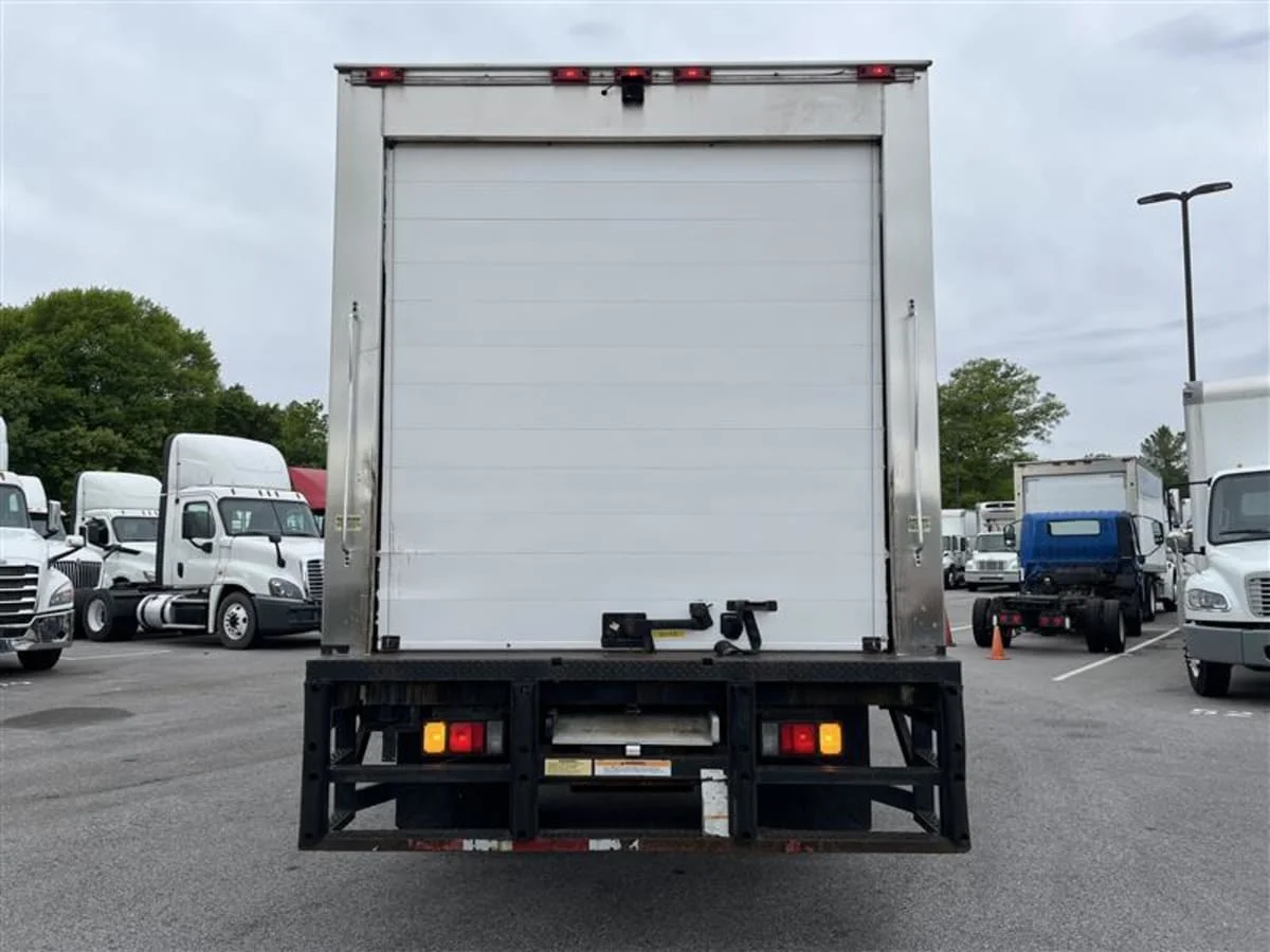 2019 Isuzu NRR in Beltsville, MD — photo 5