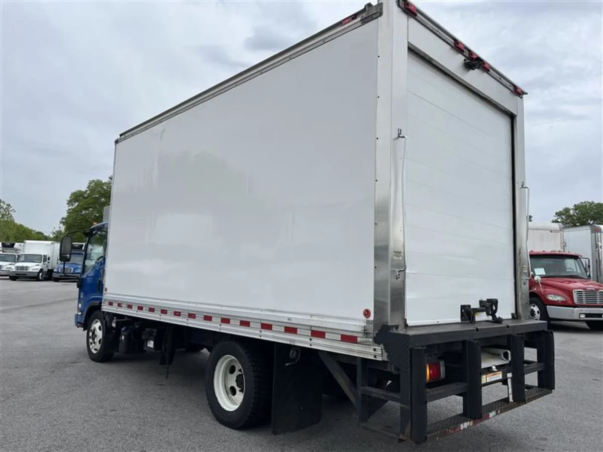 2019 Isuzu NRR in Beltsville, MD — photo 6