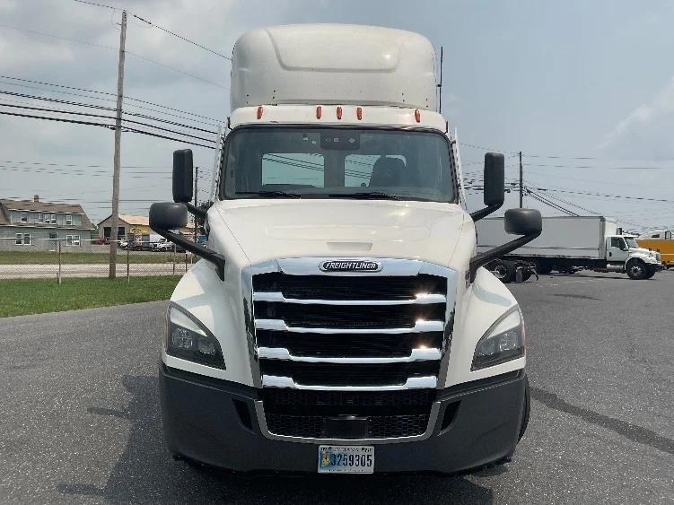 2023 Freightliner Cascadia in Harrisburg, PA — photo 2