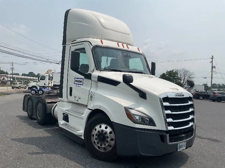 2023 Freightliner Cascadia in Harrisburg, PA