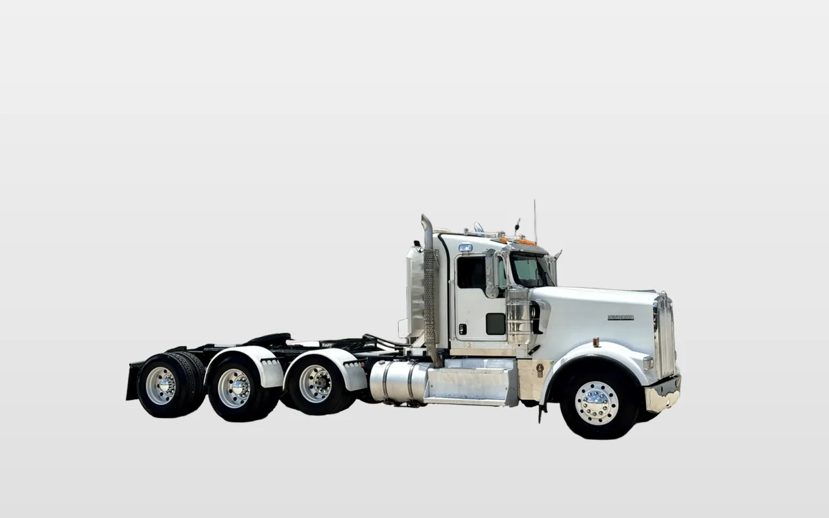 2015 Kenworth W900 - image 1