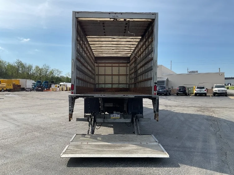 2019 Hino 268 in Akron, OH — photo 9