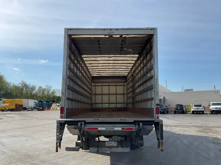 2019 Hino 268 in Akron, OH — photo 8