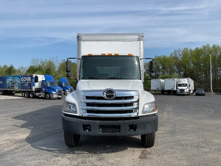 2019 Hino 268 in Akron, OH — photo 2