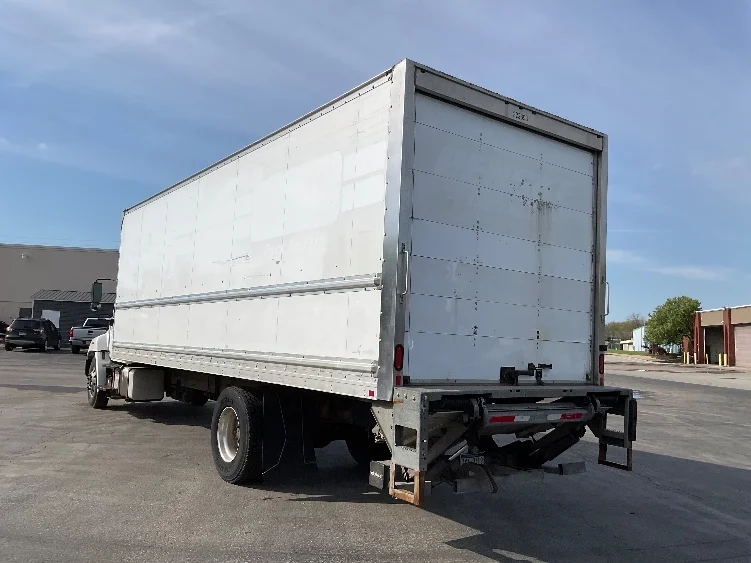 2019 Hino 268 in Akron, OH — photo 6