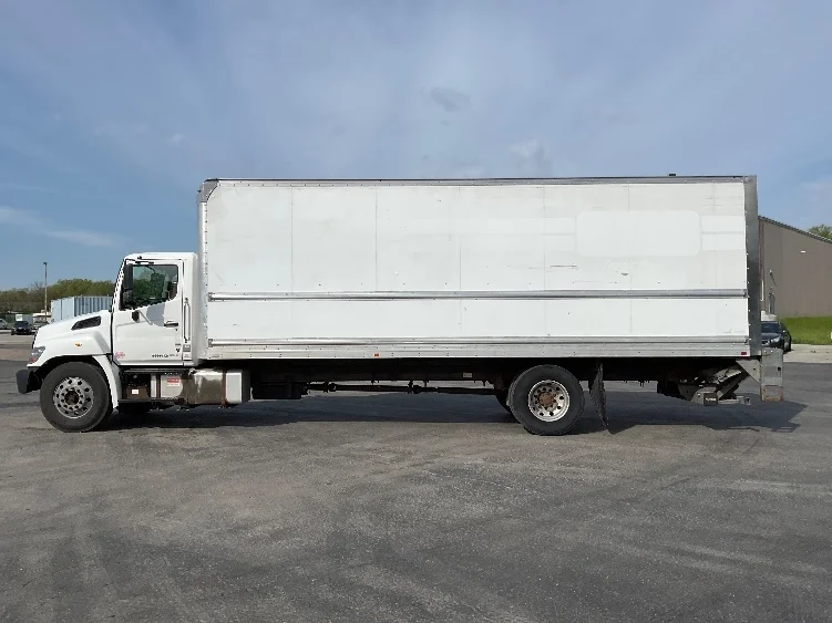 2019 Hino 268 in Akron, OH — photo 4