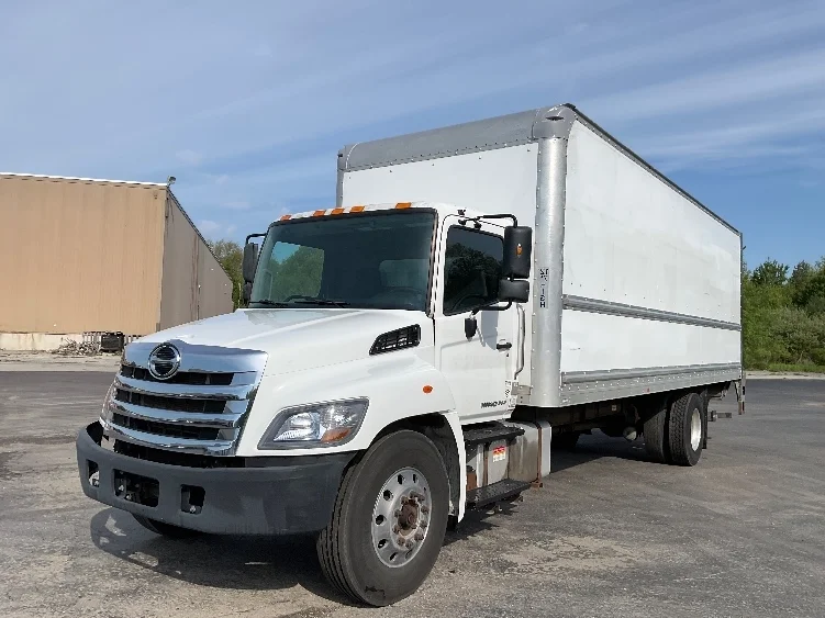 2019 Hino 268 in Akron, OH — photo 3