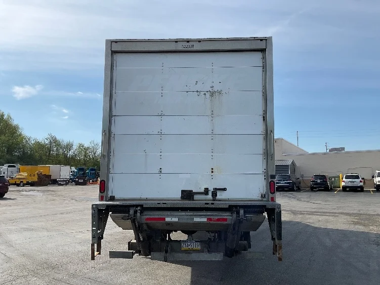 2019 Hino 268 in Akron, OH — photo 7