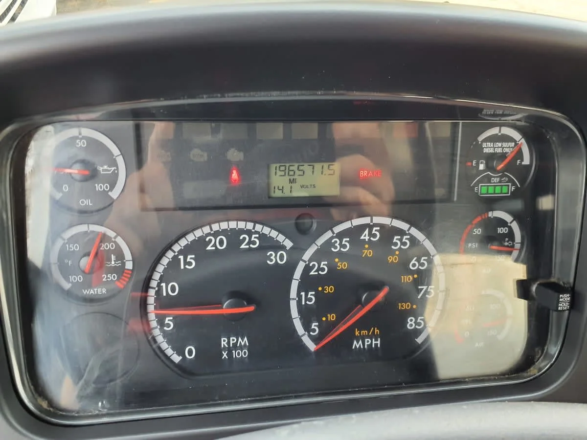 2014 Freightliner M2 106 - image 10