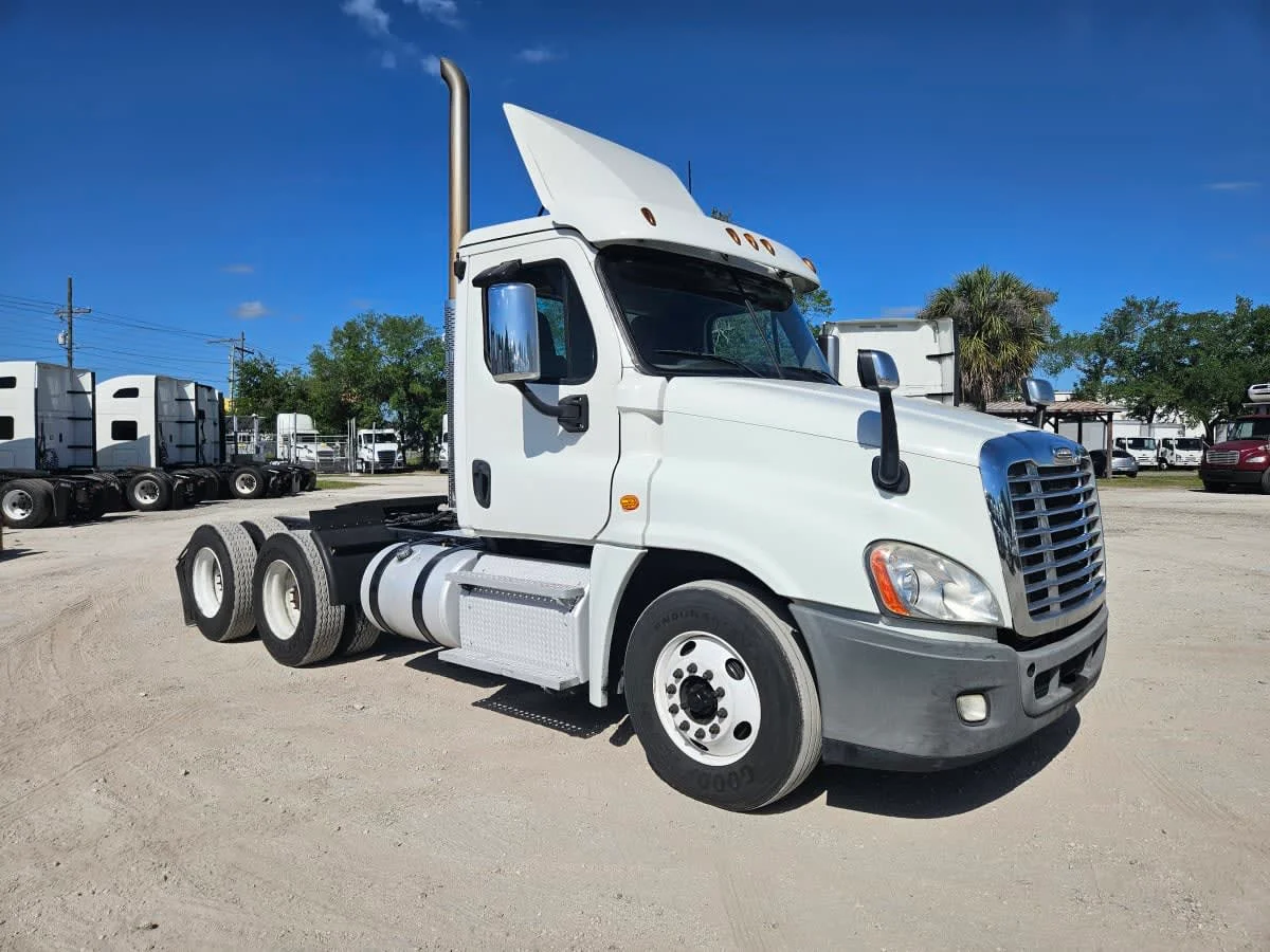 2019 Freightliner Cascadia in Orlando, FL — photo 3