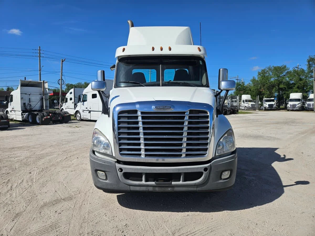 2019 Freightliner Cascadia in Orlando, FL — photo 2