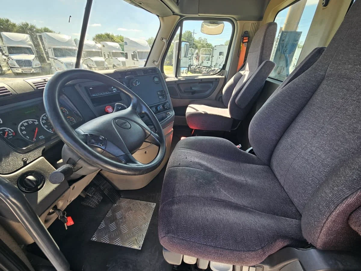 2019 Freightliner Cascadia in Orlando, FL — photo 7