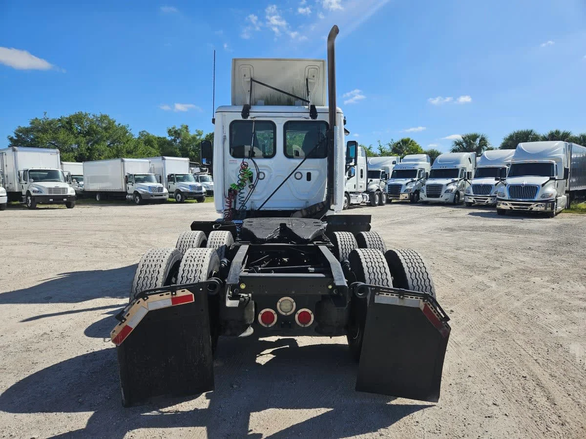 2019 Freightliner Cascadia in Orlando, FL — photo 5