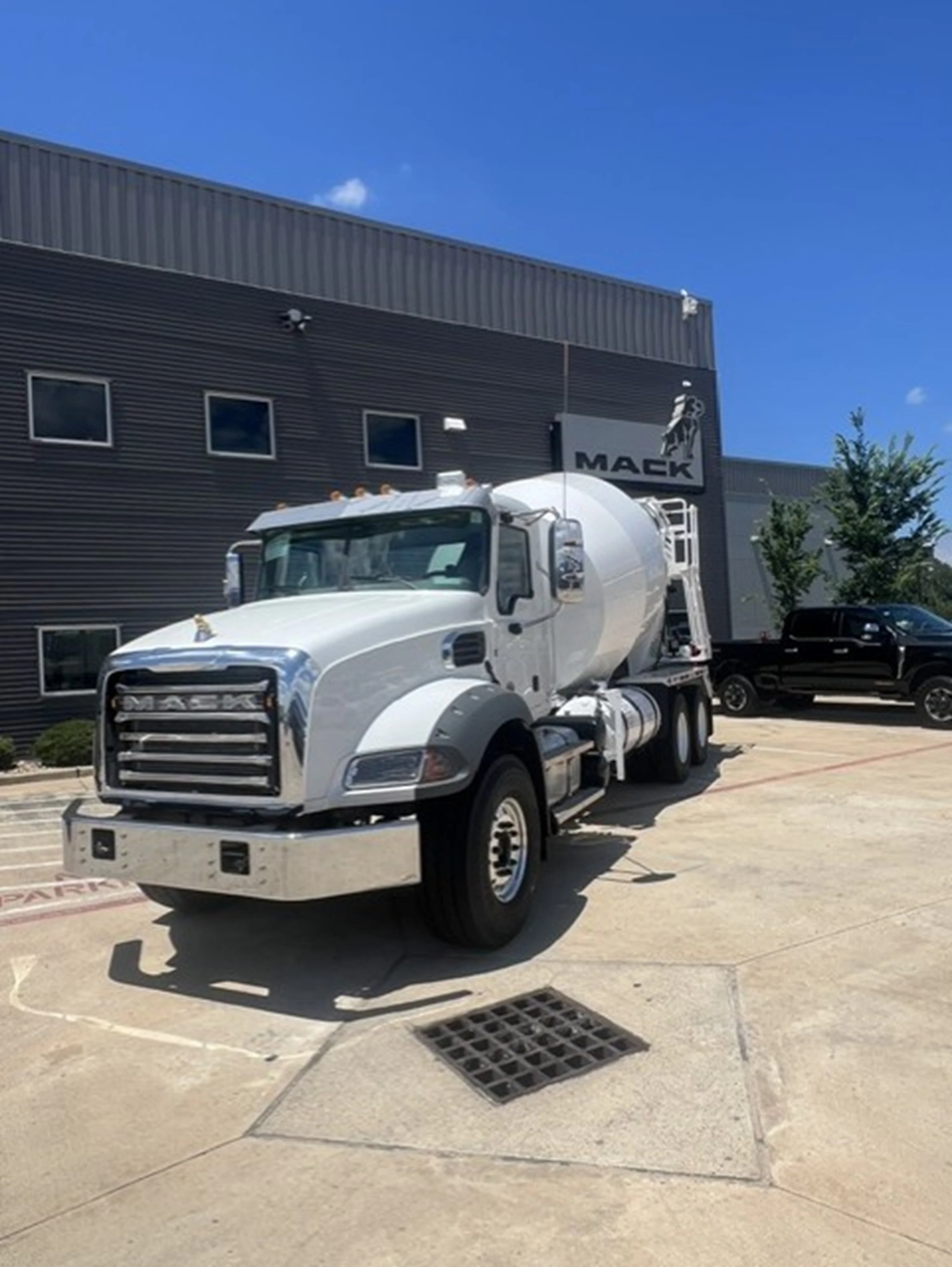 2027 Mack Granite in Houston, TX — photo 2