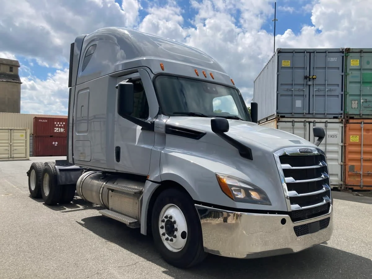2021 Freightliner Cascadia in Springfield, MA — photo 3