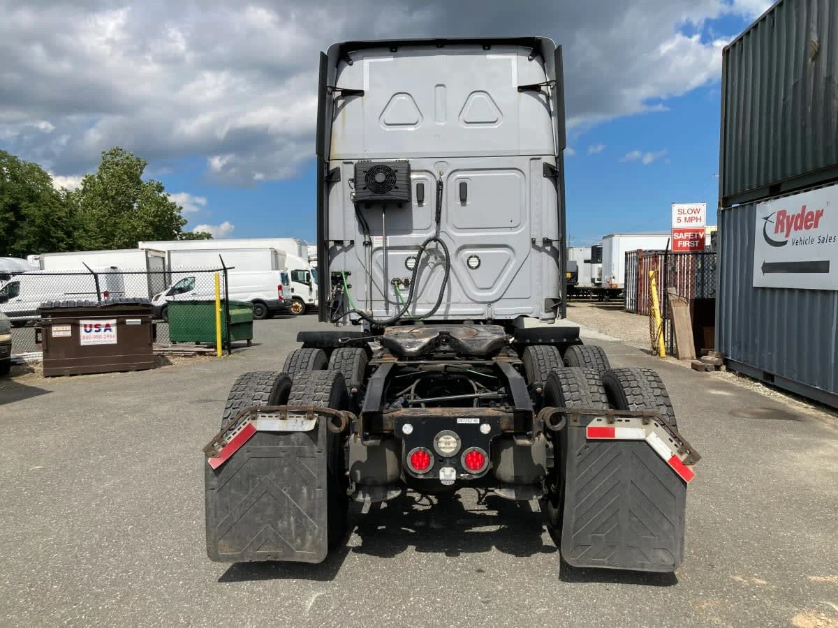 2021 Freightliner Cascadia in Springfield, MA — photo 5