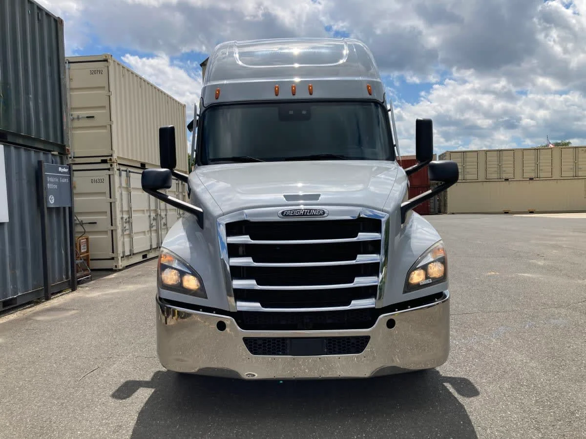 2021 Freightliner Cascadia in Springfield, MA — photo 2