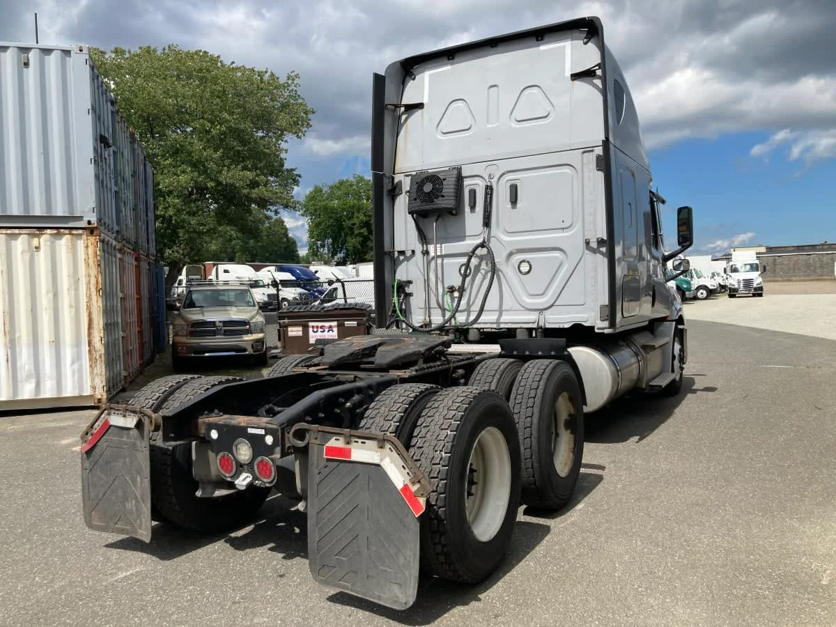 2021 Freightliner Cascadia in Springfield, MA — photo 4