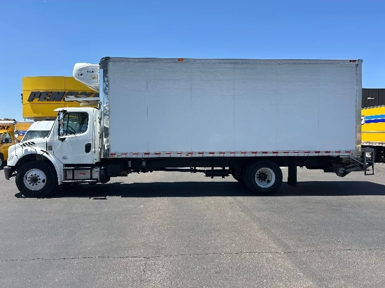 2020 Freightliner M2 106 in Phoenix, AZ — photo 4