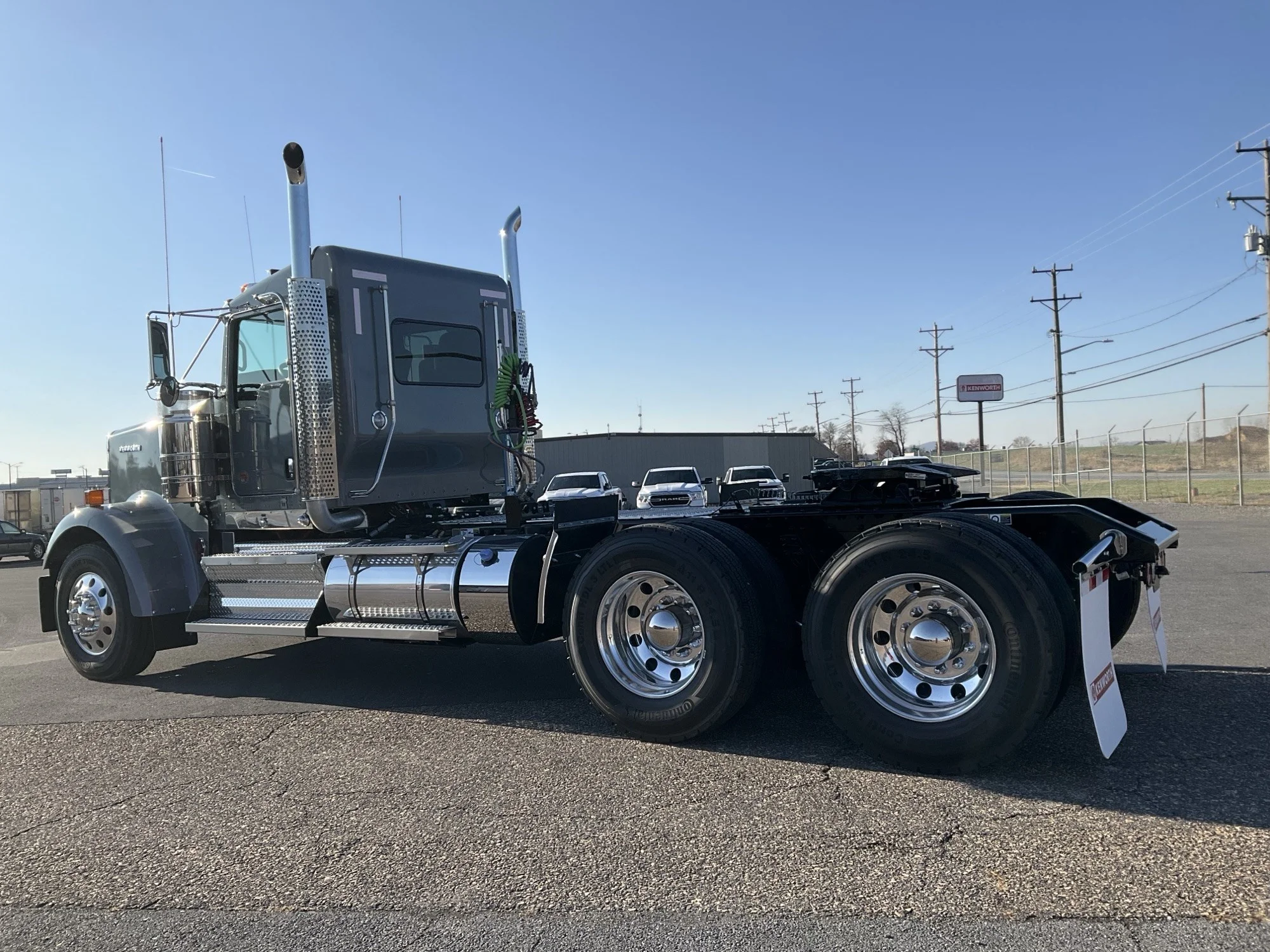 2026 Kenworth W900 - image 3