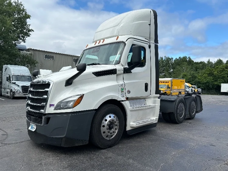 2023 Freightliner Cascadia in Jessup, PA — photo 3