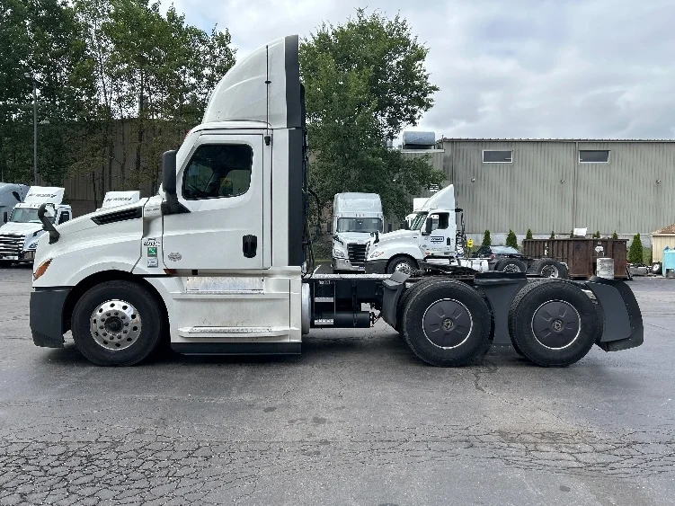 2023 Freightliner Cascadia in Jessup, PA — photo 4