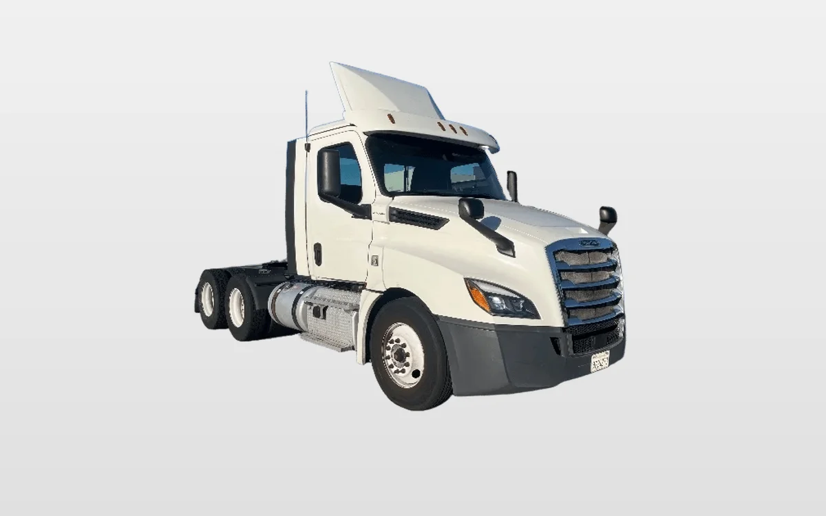 2018 Freightliner Cascadia - image 1
