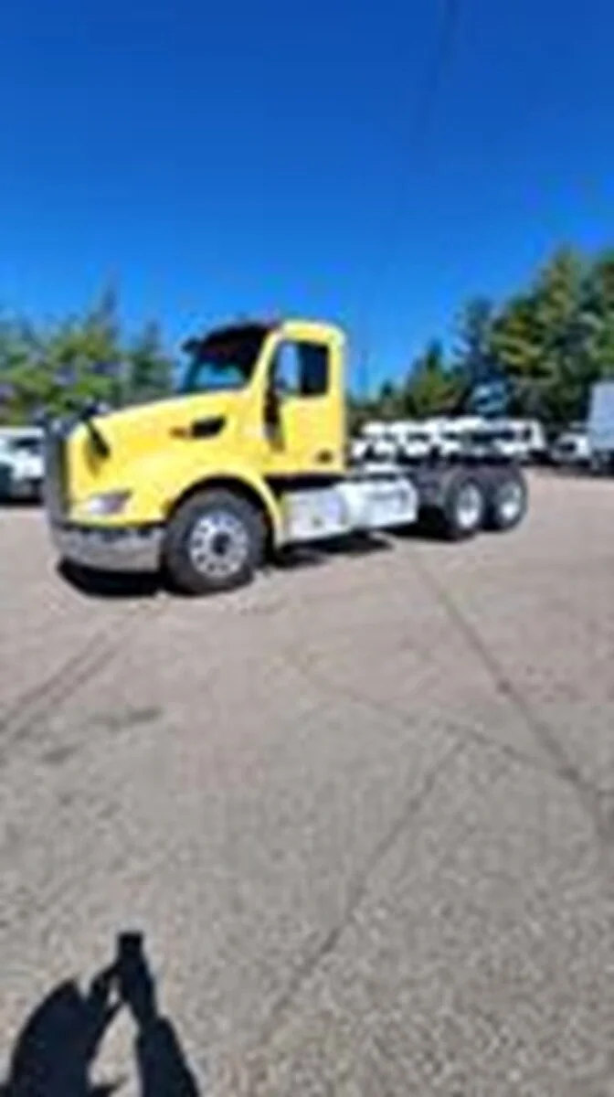 2020 Peterbilt 579 in Warminster, PA