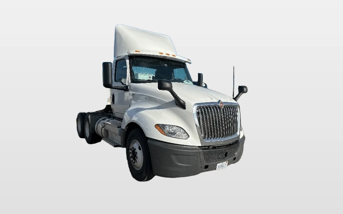 2019 International LT - image 1