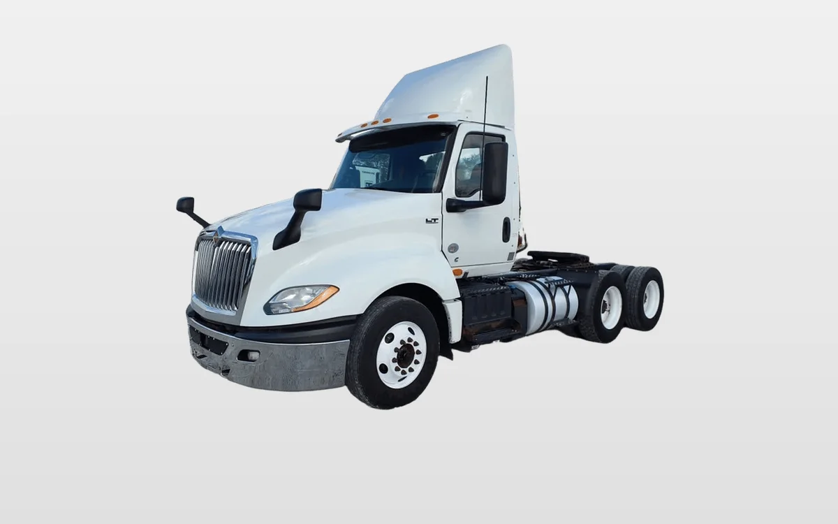 2019 International LT - image 1