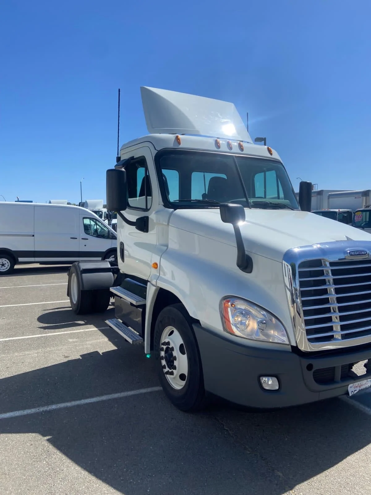 2018 Freightliner Cascadia - image 3