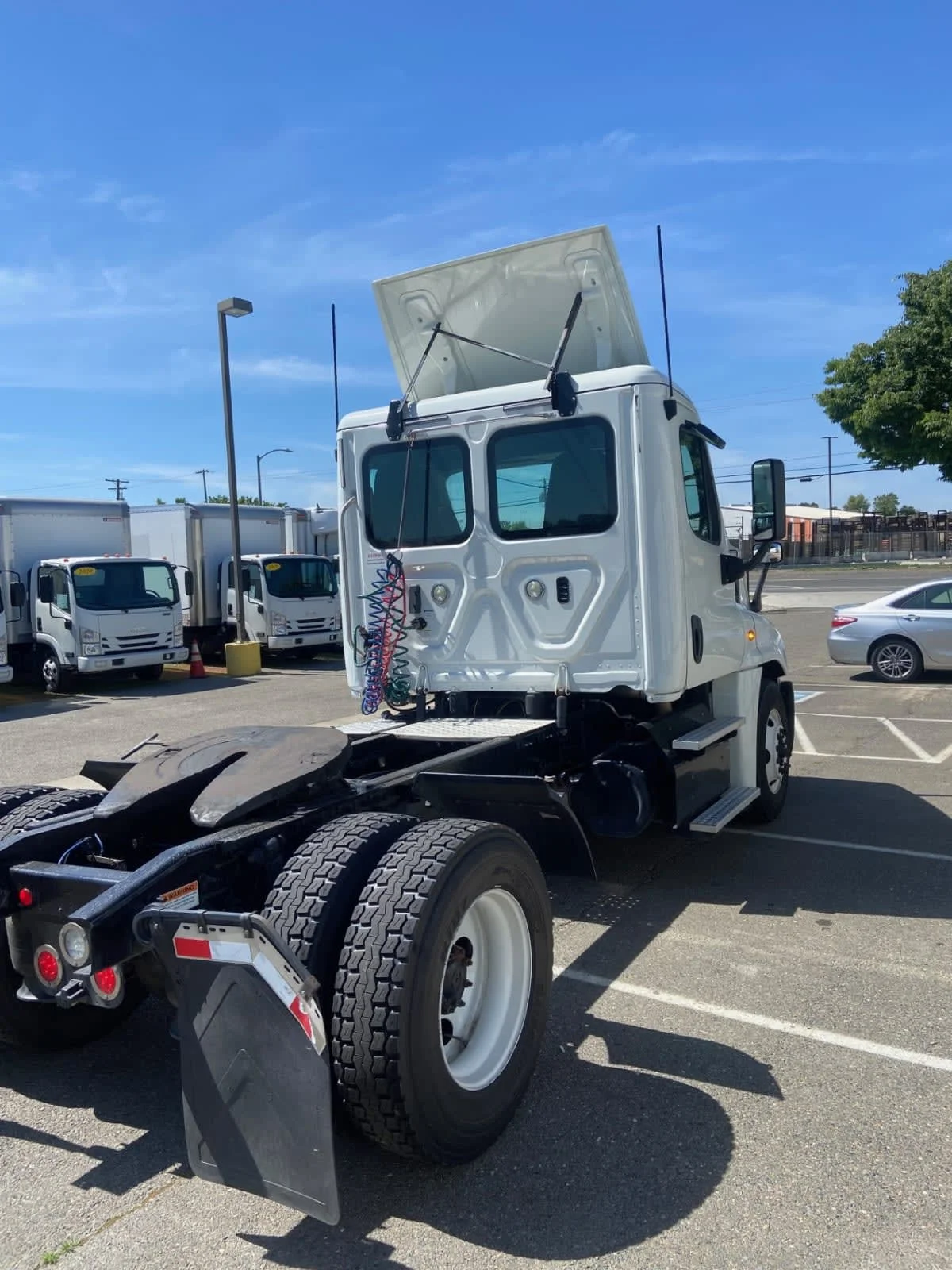 2018 Freightliner Cascadia - image 4