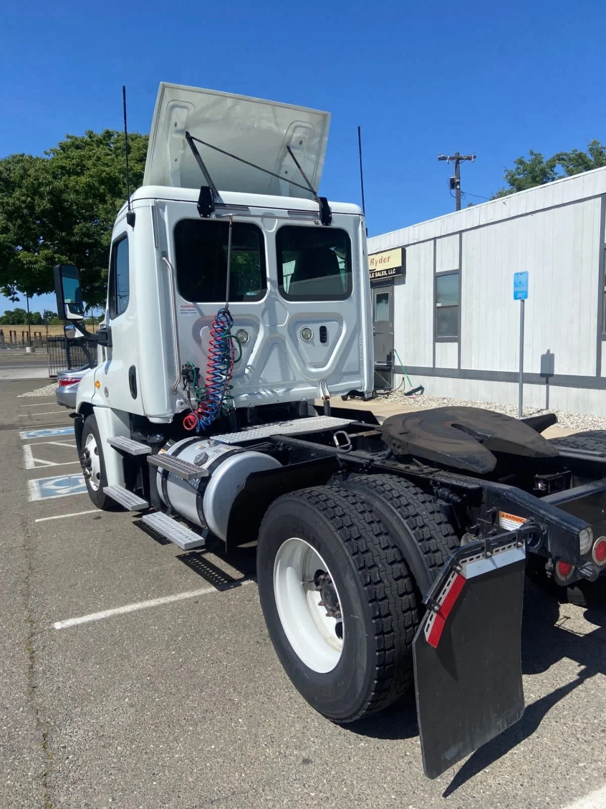 2018 Freightliner Cascadia - image 6