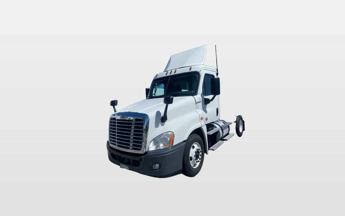 2018 Freightliner Cascadia - image 1