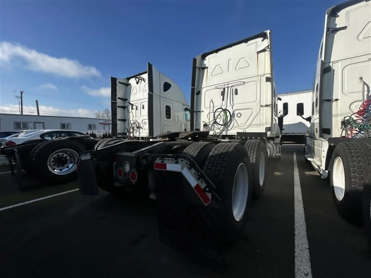 2020 Freightliner Cascadia in Tacoma, WA — photo 4