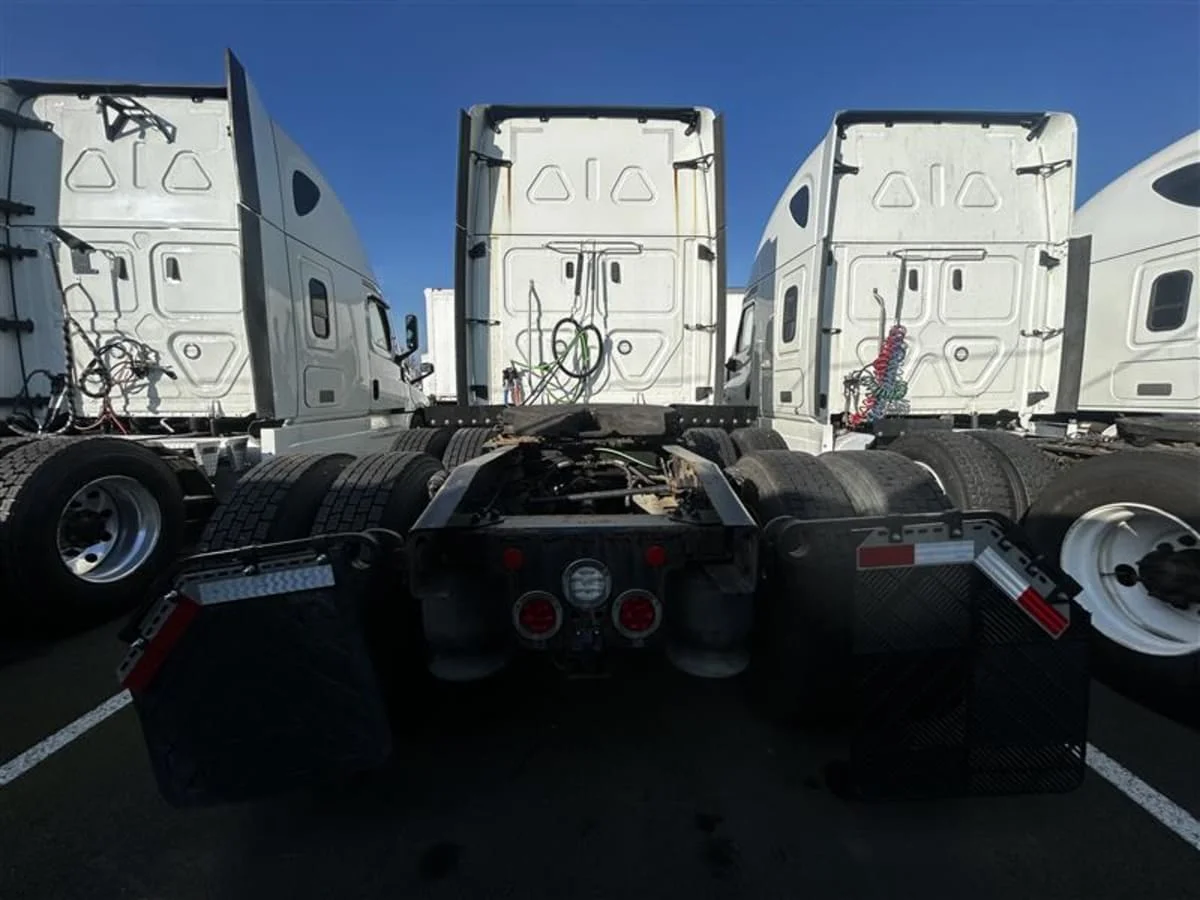 2020 Freightliner Cascadia in Tacoma, WA — photo 5