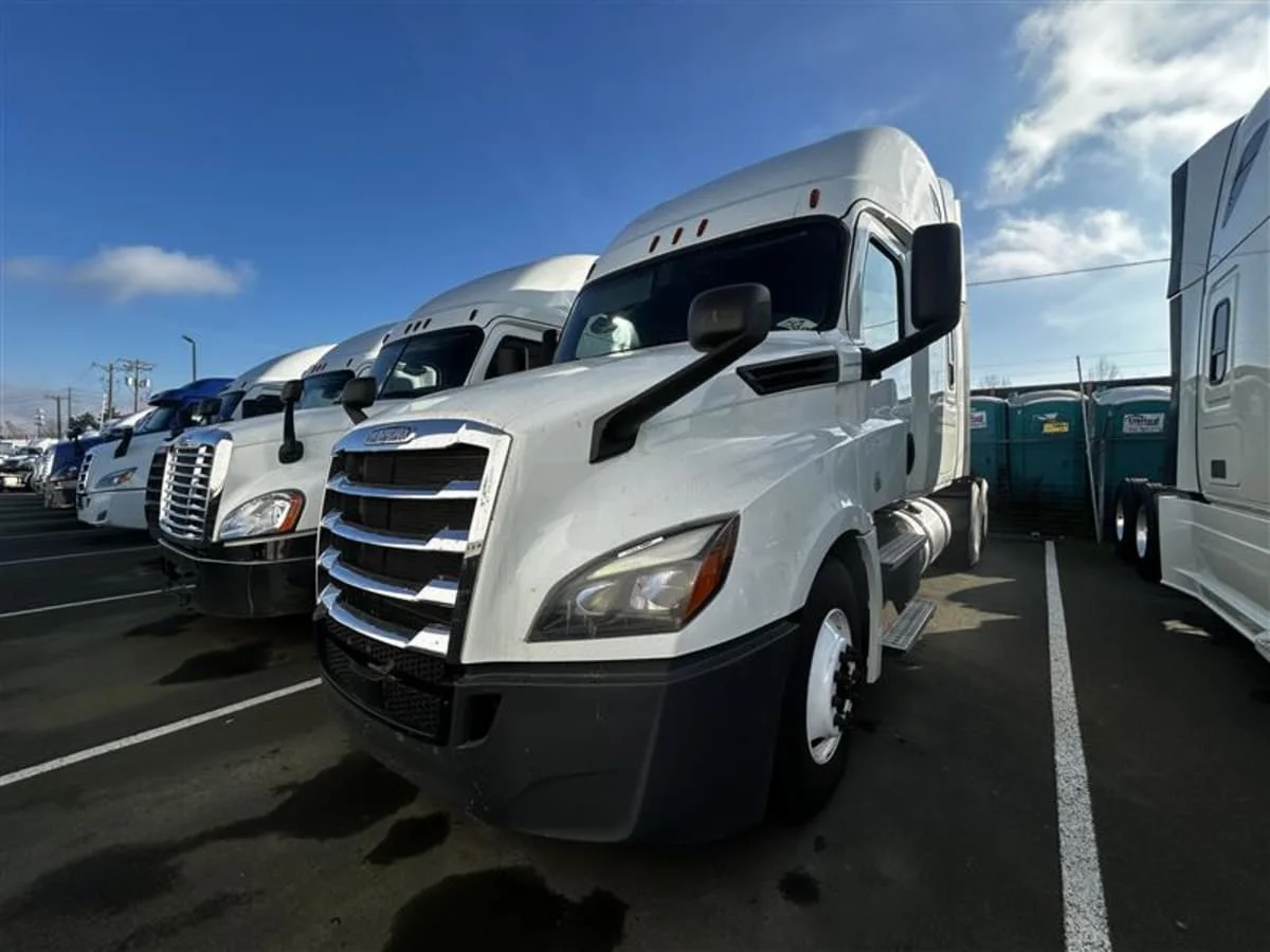2020 Freightliner Cascadia in Tacoma, WA — photo 3