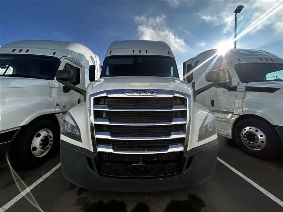 2020 Freightliner Cascadia in Tacoma, WA — photo 2