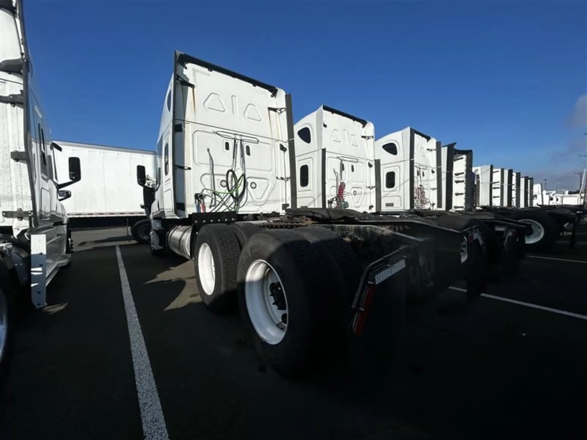 2020 Freightliner Cascadia in Tacoma, WA — photo 6