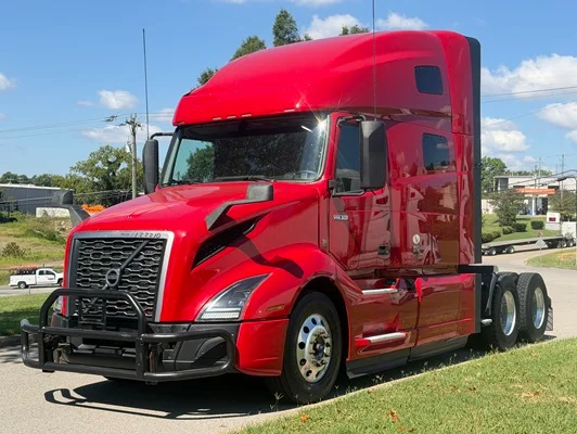 2022 Volvo VNL 760 in Nashville, TN — photo 2