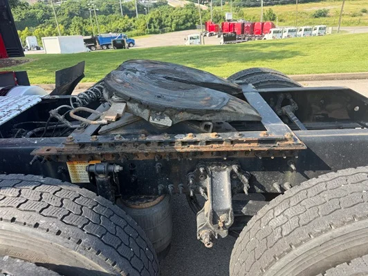 2022 Volvo VNL 760 in Nashville, TN — photo 4