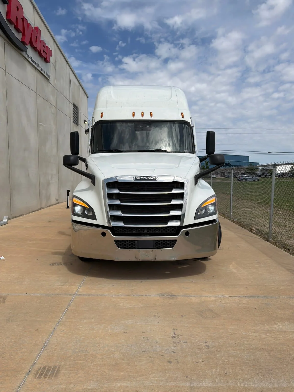 2021 Freightliner Cascadia in Oklahoma City, OK — photo 2