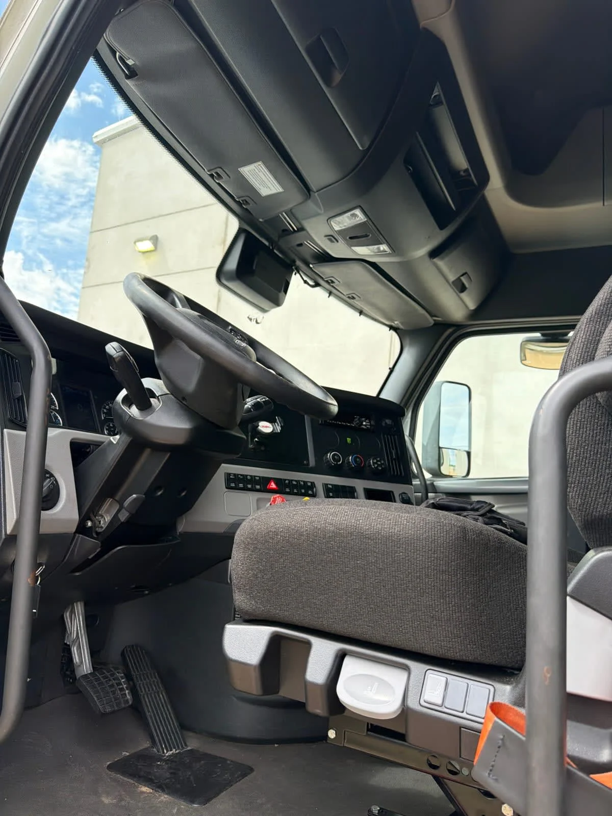2021 Freightliner Cascadia in Oklahoma City, OK — photo 7