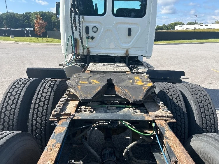2019 Freightliner Cascadia - image 6