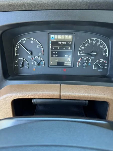 2027 Freightliner Cascadia — photo 9