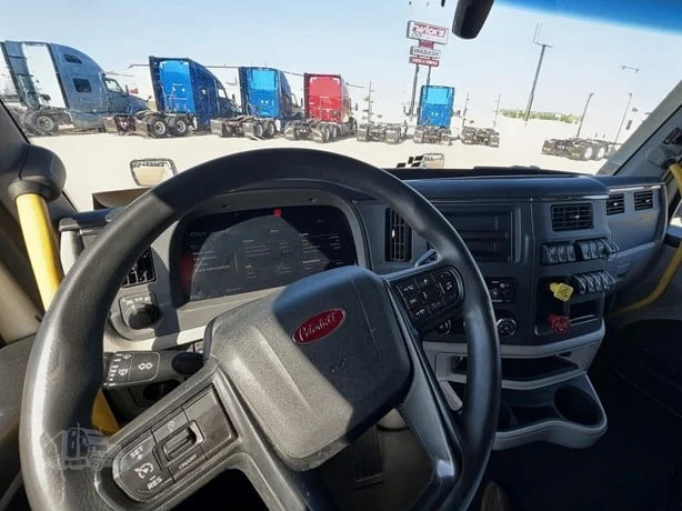 2022 Peterbilt 579 in Location: Phoenix, AZ — photo 8