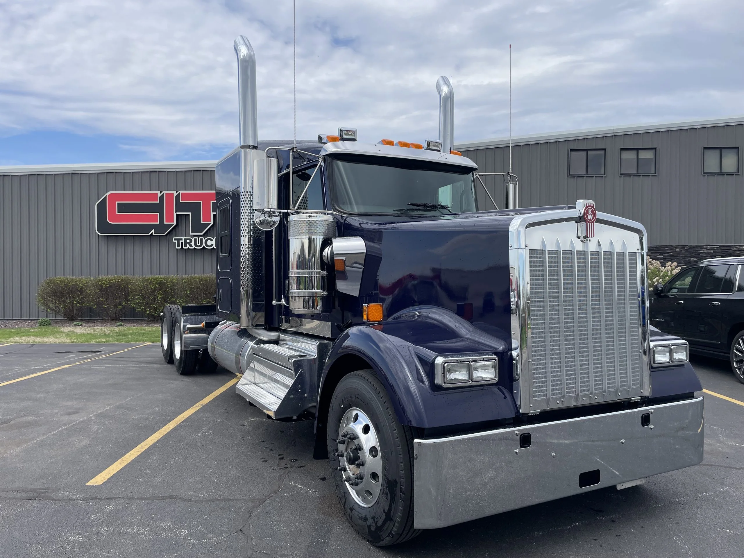 2027 Kenworth W900 in Normal, IL — photo 3